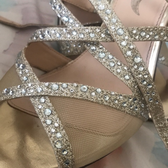 Gold heels - Picture 4 of 4